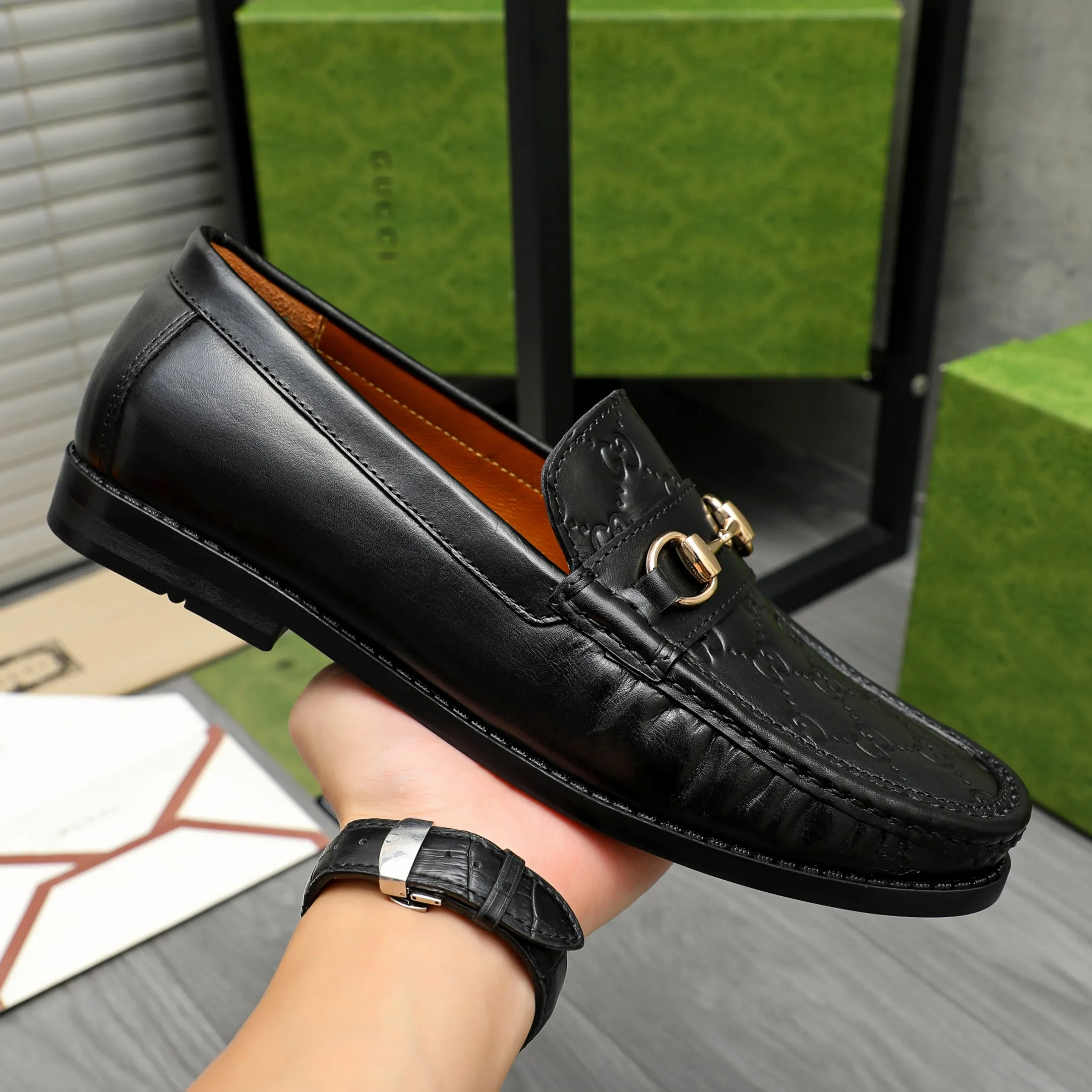 Men's shoes💰400 Product trademark: LV "Louis Vuitton" casual slip-on shoes Regular size: 38-45 (45 is custom-made and non-returnable) Product materials: Selected embossed cowhide upper, cowhide lining, rubber outsole